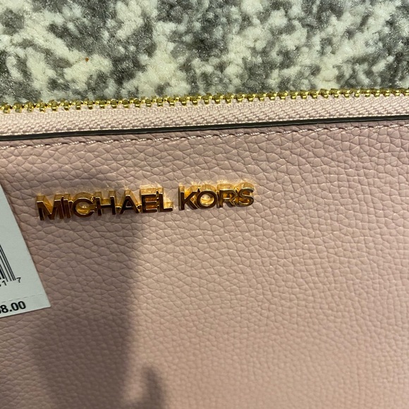 SOLD!!!!NWT Michael Kors Light blossom lg wristlet - Picture 6 of 7